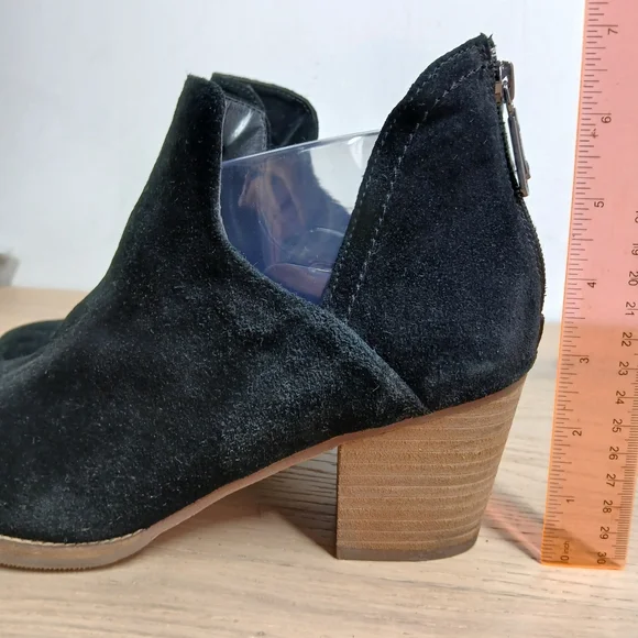 Blondo Black Leather Waterproof Back Zip Cutout Block Heel Ankle Booties 1644 - Picture 9 of 12